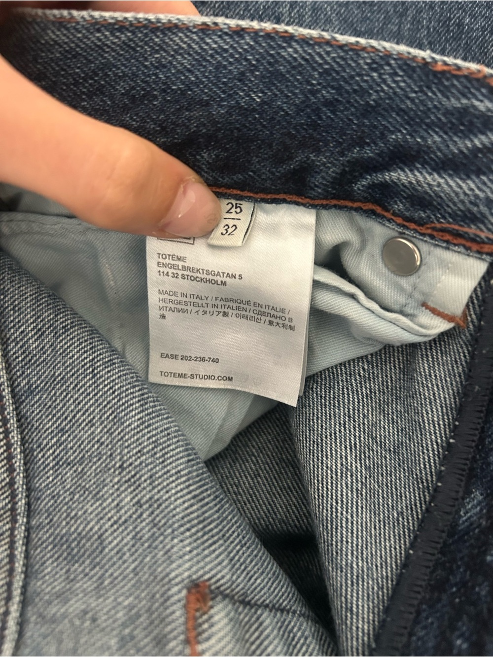 TOTEME Ease Blue Jeans - Picture 5 of 5